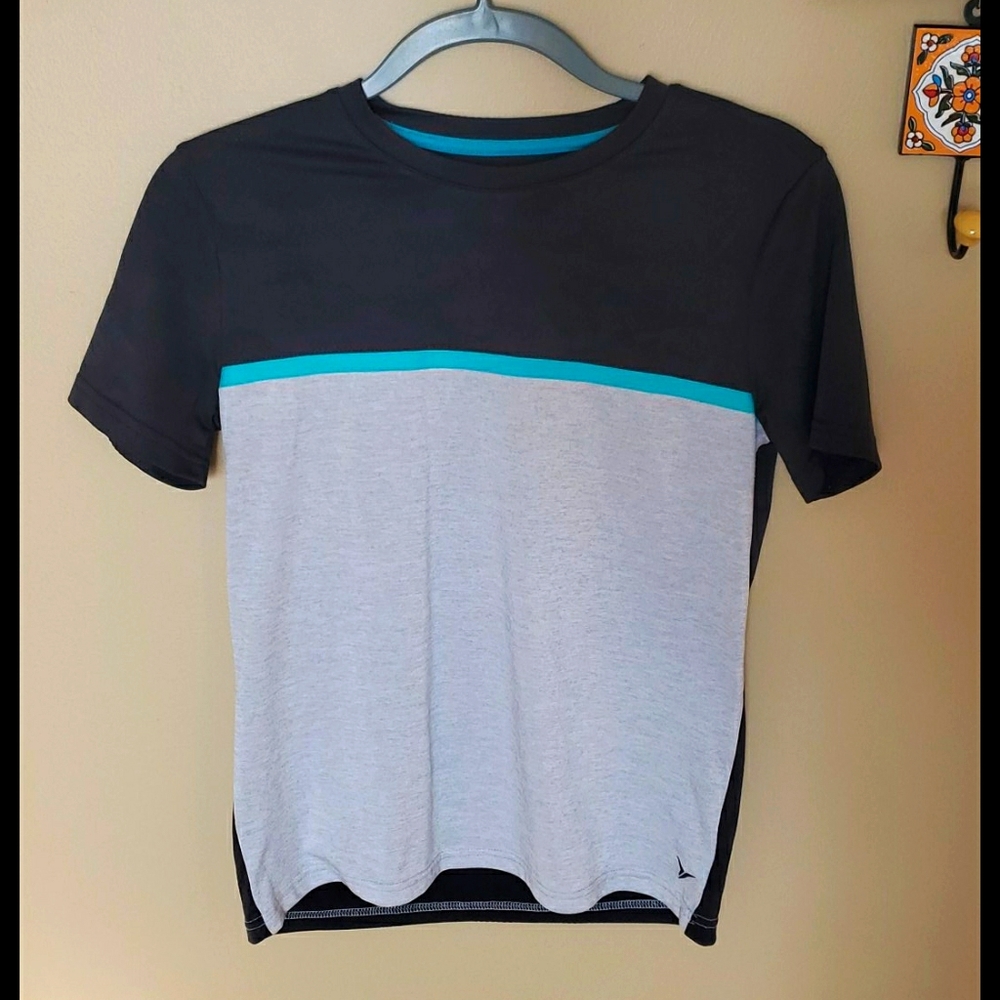 Old Navy active wear black and gray Tee shirt